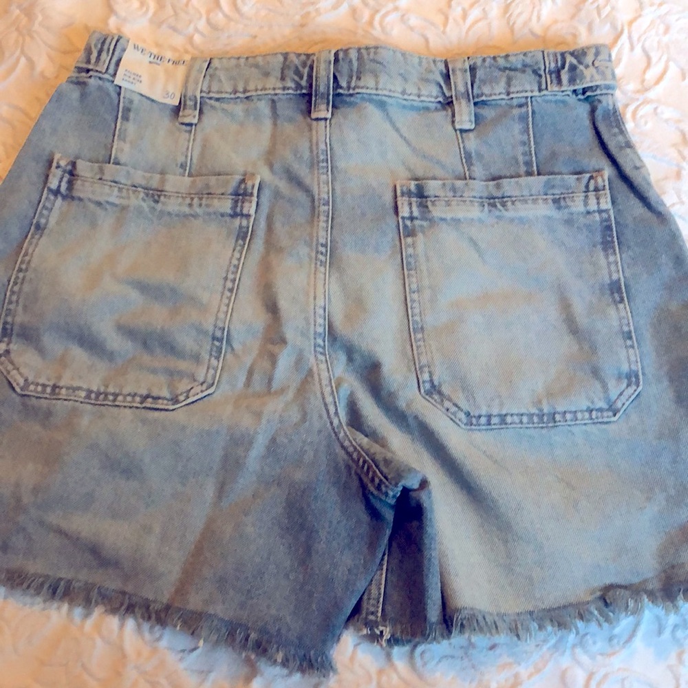 Free People “Palmer” Light Wash Denim Shorts - Women's Casual Mid-Rise Shorts - Picture 4 of 4